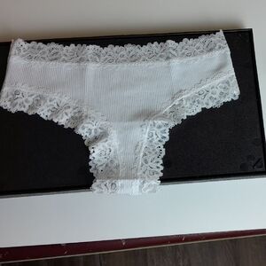 Chic White Lace Women's Panties